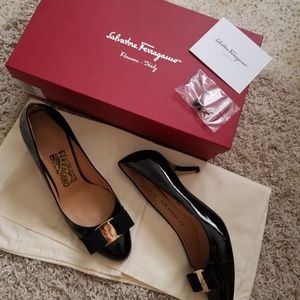 Ferragamo black 'Carla' heels